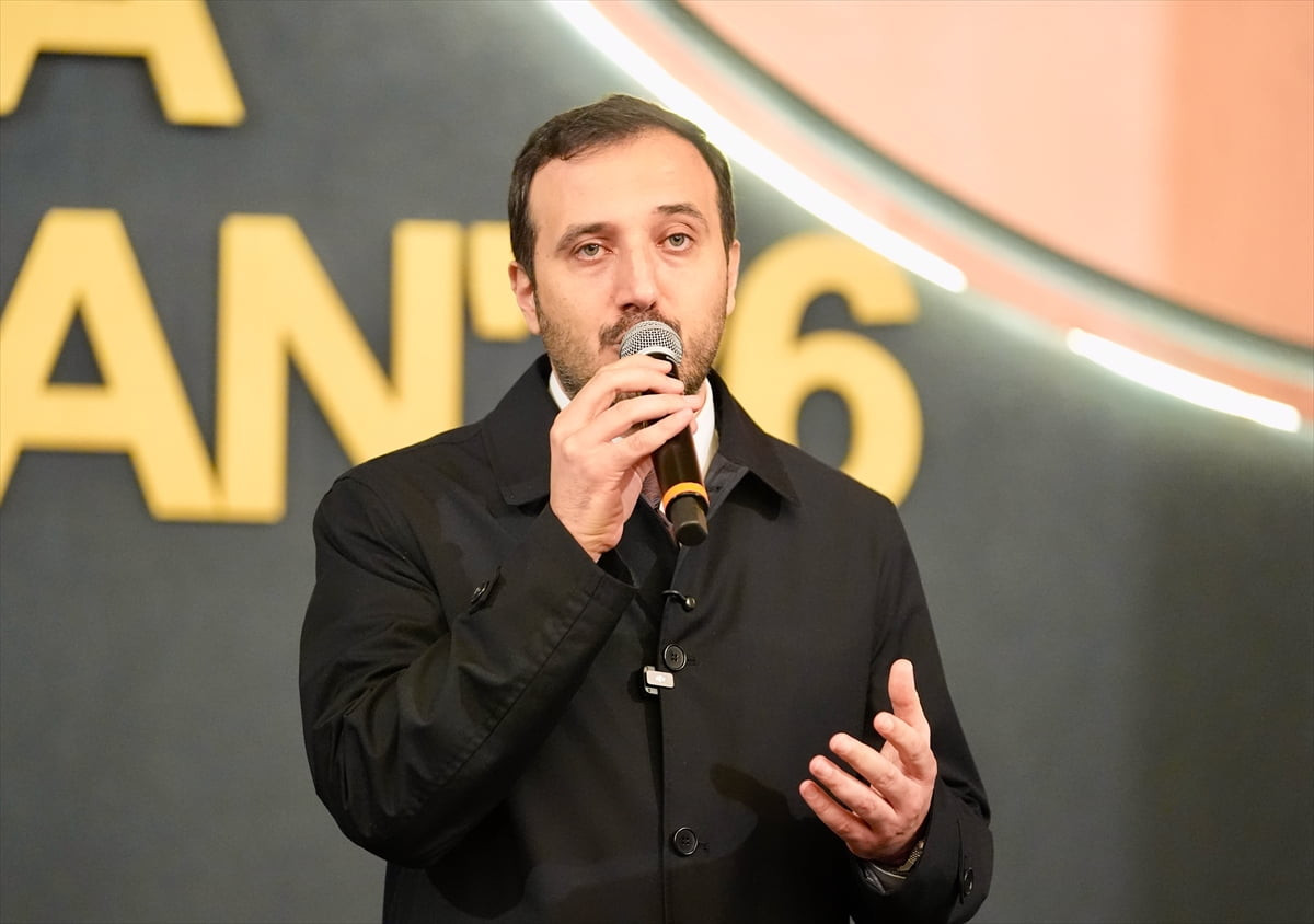 AK Parti İstanbul İl Başkanlığı önünde, ramazanın birlik, kardeşlik ve paylaşma iklimini yaşatmak...