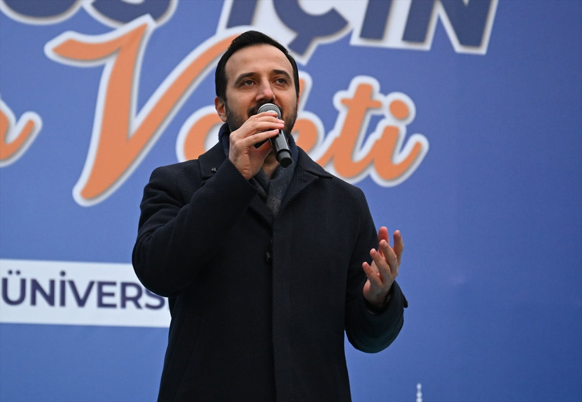 AK Parti İstanbul İl Gençlik Kolları tarafından İstanbul Üniversitesi'nde düzenlenen "Geleneksel...