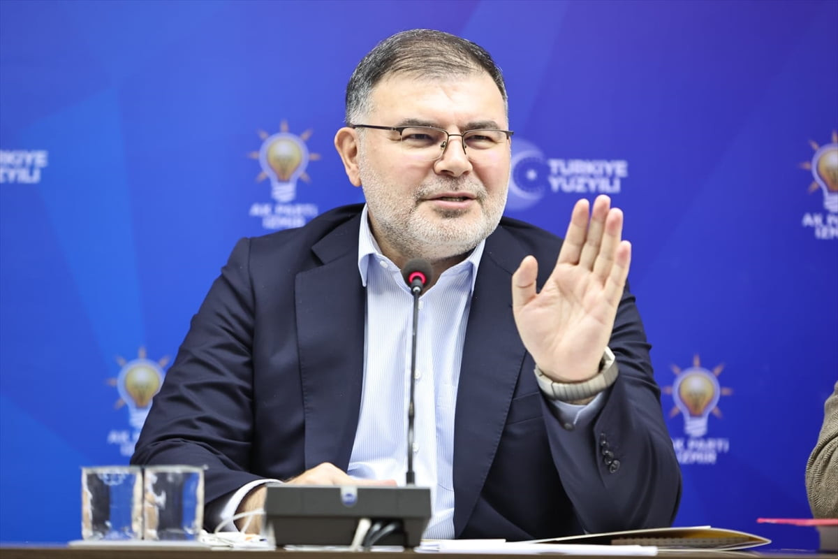 AK Parti İzmir İl Başkanı Bilal Saygılı, basın açıklamasında bulundu.