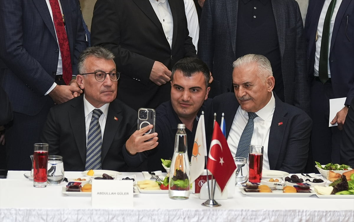 AK Parti İzmir İl Başkanlığı tarafından Kaya Termal Otel'de iftar programı gerçekleştirildi....