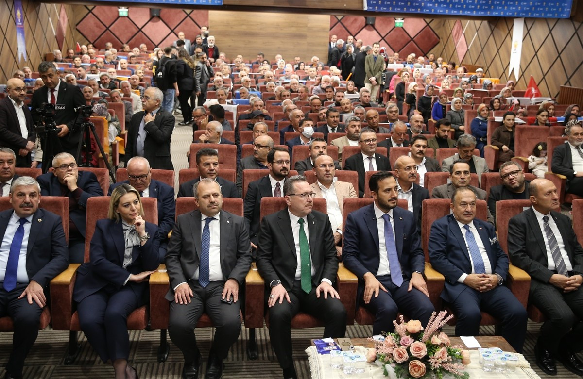 AK Parti Kastamonu İl Başkanlığı tarafından Halk Eğitim Merkezinde "yerel yönetimler" temalı "İl...