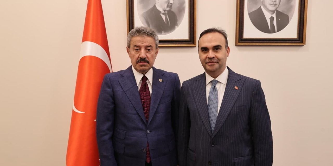 AK PARTİ ŞIRNAK MİLLETVEKİLİ ARSLAN TATAR, SANAYİ VE TEKNOLOJİ BAKANI MEHMET FATİH KACIR İLE BİR...