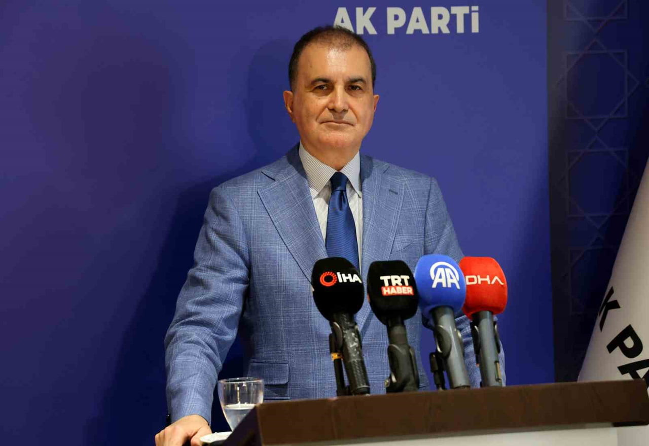 AK PARTİ SÖZCÜSÜ ÖMER ÇELİK, ÖZGÜR ÖZEL'E TEPKİ GÖSTEREREK, "SİYASİ YETERSİZLİKLERİNİ TÜRKİYE...