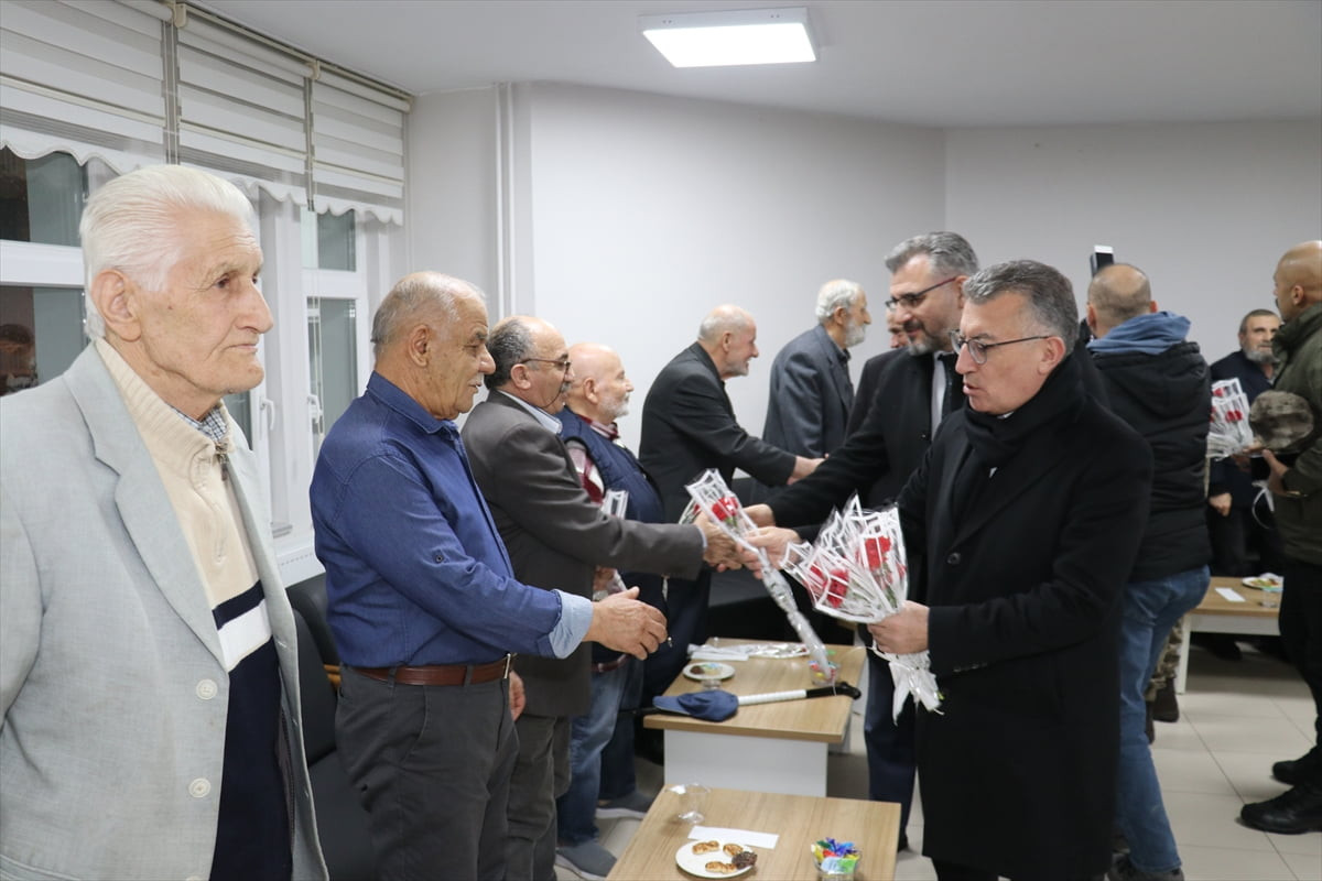 AK Parti TBMM Grup Başkanı Abdullah Güler (sağda), İhramcızade İsmail Hakkı Toprak Huzurevi'ni...