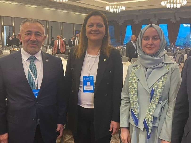 AK PARTİ'YE GEÇEN AFYONKARAHİSAR BELEDİYE BAŞKANI BURCU KÖKSAL'A İLK TEBRİK BİLECİK'TEN