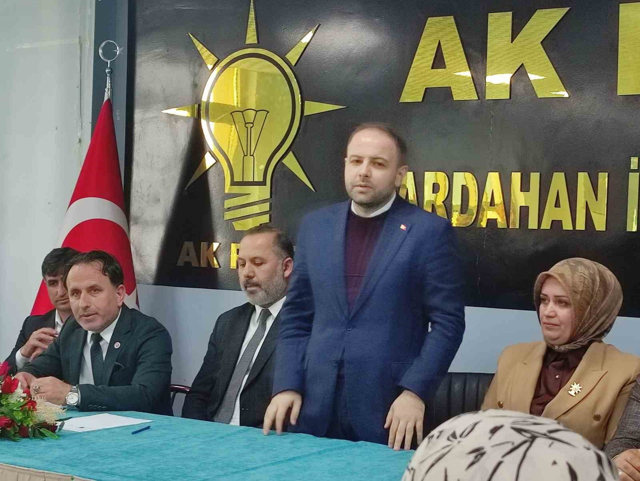 AK PARTİDE PARTİLİLER BAAYRAMLAŞTI. (OLGUN YILDIZ/ARDAHAN-İHA)
