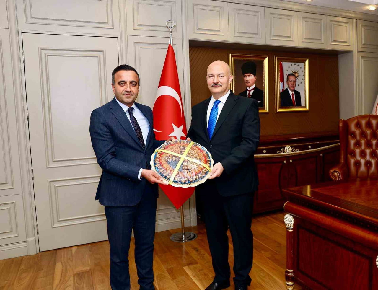 AKÇADAĞ’DAN VALİ KÜÇÜK’E HAYIRLI OLSUN ZİYARETİ
