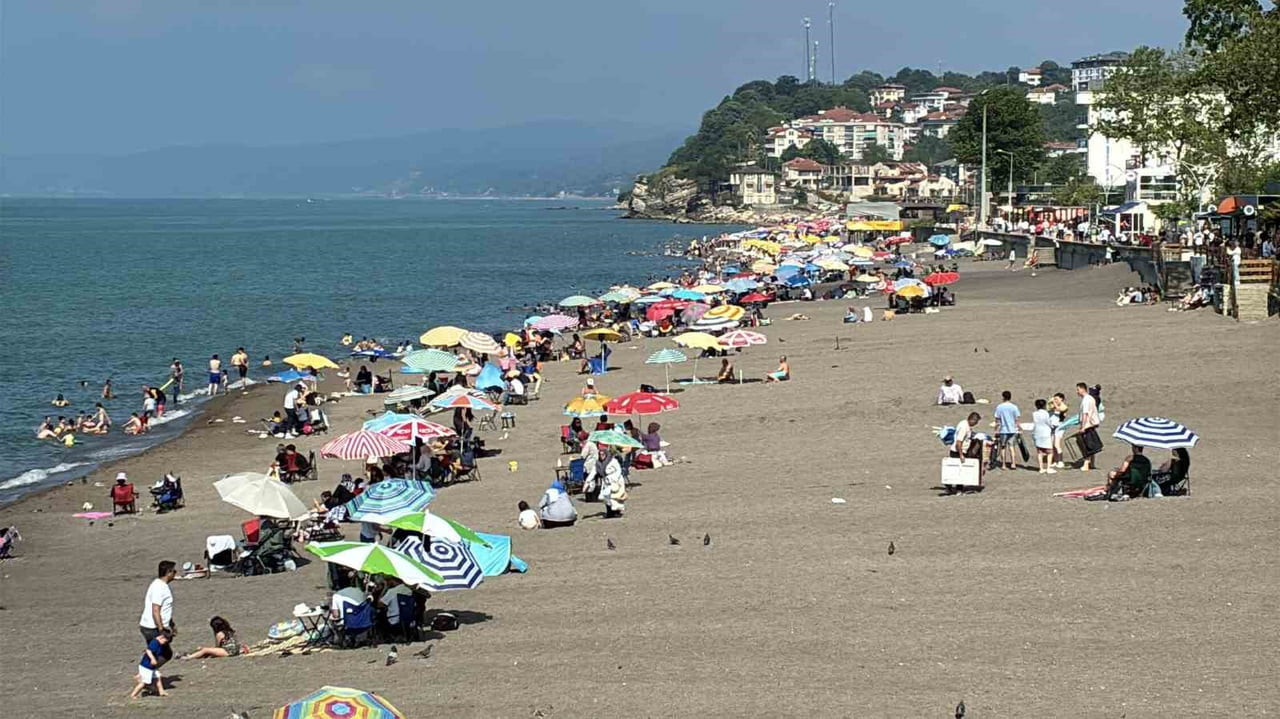 AKÇAKOCA İLÇESİNDE HAVA SICAKLIKLARININ MEVSİM NORMALLERİNİN ÜZERİNE ÇIKMASIYLA BİRLİKTE...