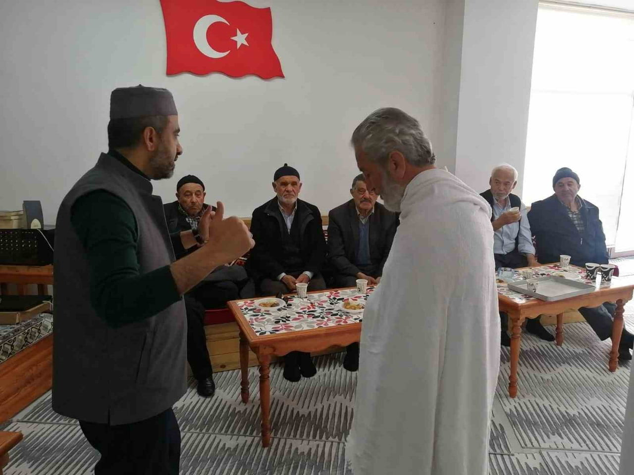 AKDAĞMADENİ İLÇE MÜFTÜLÜĞÜ, KUTSAL TOPRAKLARA GİTMEYE HAZIRLANAN HACI ADAYLARI İÇİN KAPSAMLI BİR...