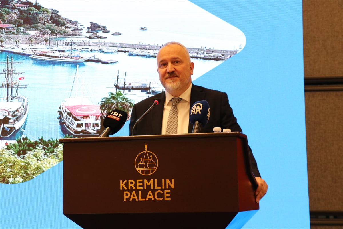 Akdeniz Turistik Otelciler ve İşletmeciler Birliği'nin (AKTOB) aylık toplantısı, Antalya'nın Aksu...