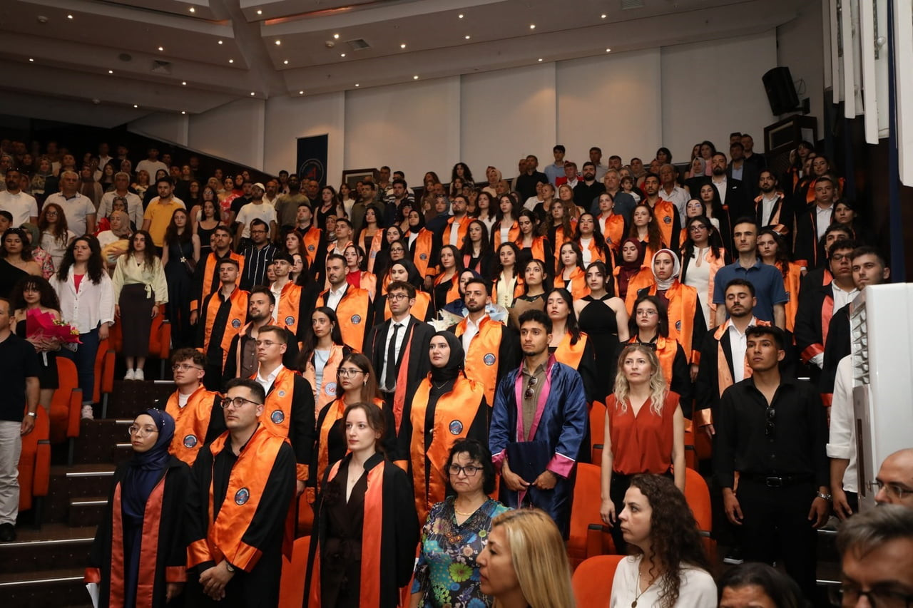 AKDENİZ ÜNİVERSİTESİ FEN FAKÜLTESİ 2025-2026 EĞİTİM-ÖĞRETİM YILI MEZUNİYET TÖRENİ, BÜYÜK BİR COŞKU...