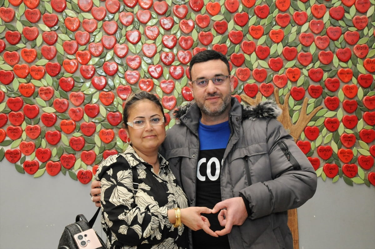 Akdeniz Üniversitesi Hastanesi'nde diyaliz hastası 44 yaşındaki Fatma Aydın Dönmez, 9 yıllık eşi...