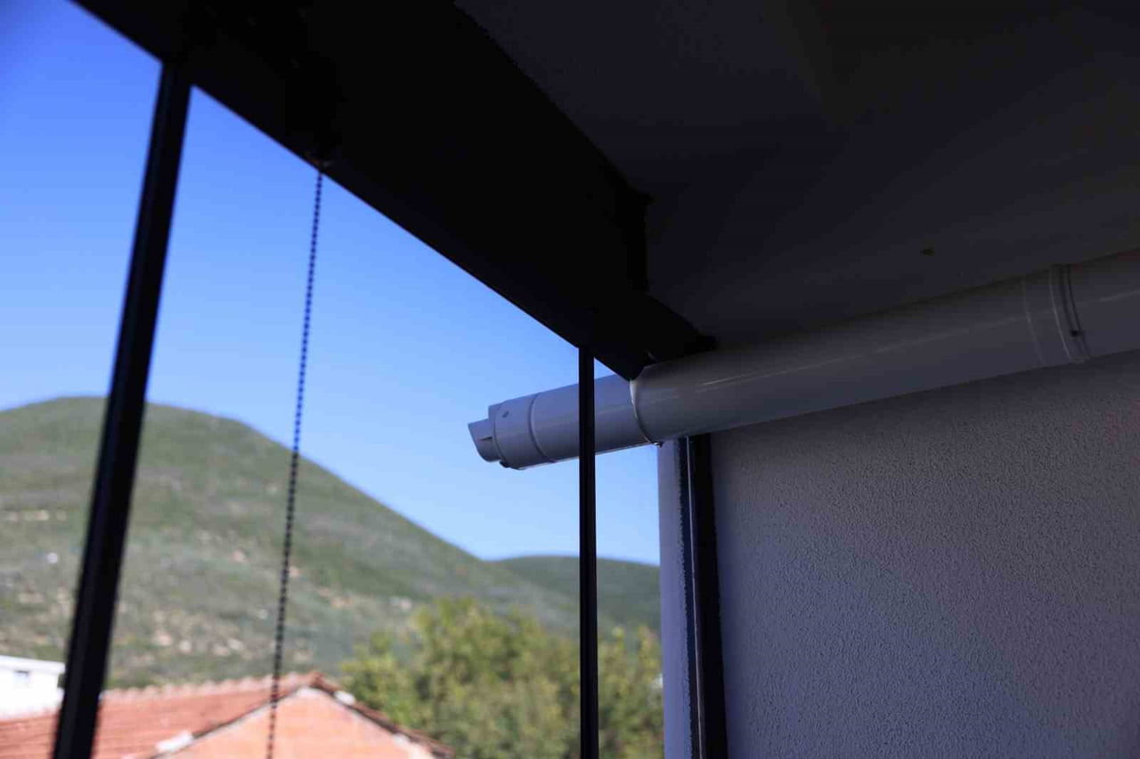 AKSA DOĞALGAZ BALKON KAPATMA TADİLATLARINDA BACAYA DİKKAT EDİLMESİ GEREKTİĞİNİ DUYURDU