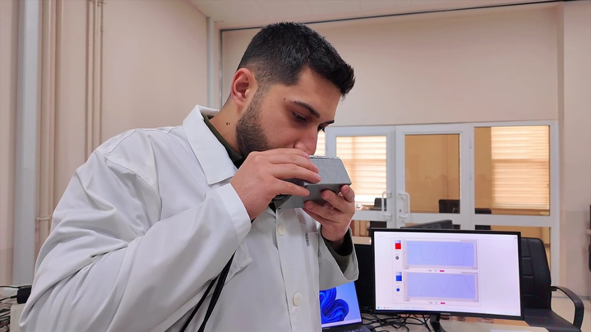 Aksaray Üniversitesi'nde (ASÜ) nefesten şeker ölçümü sağlayan sensör sistemi geliştirildi. Nefes...