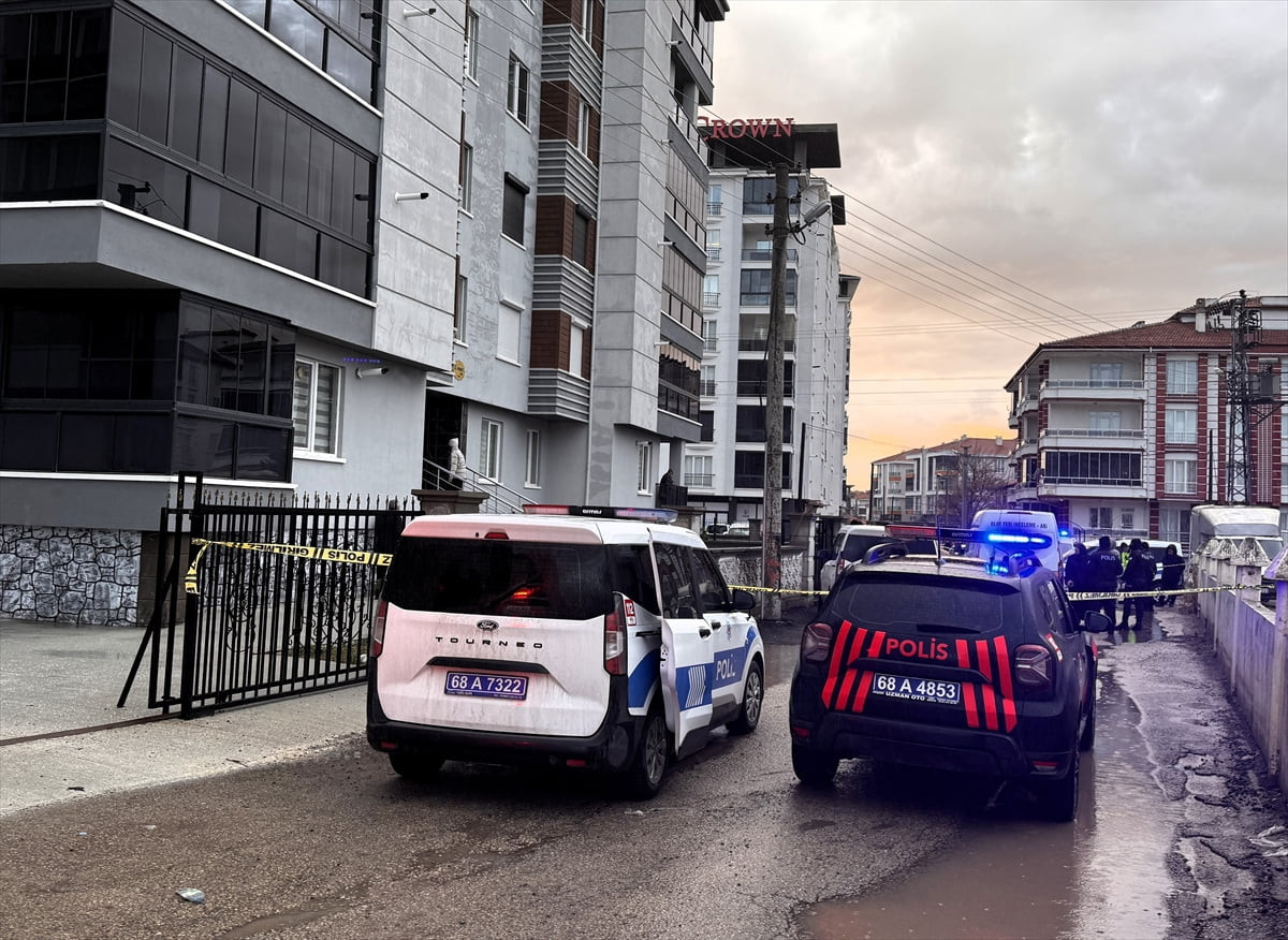 Aksaray'da bir kişi tartıştığı ağabeyini silahla vurarak öldürdü.