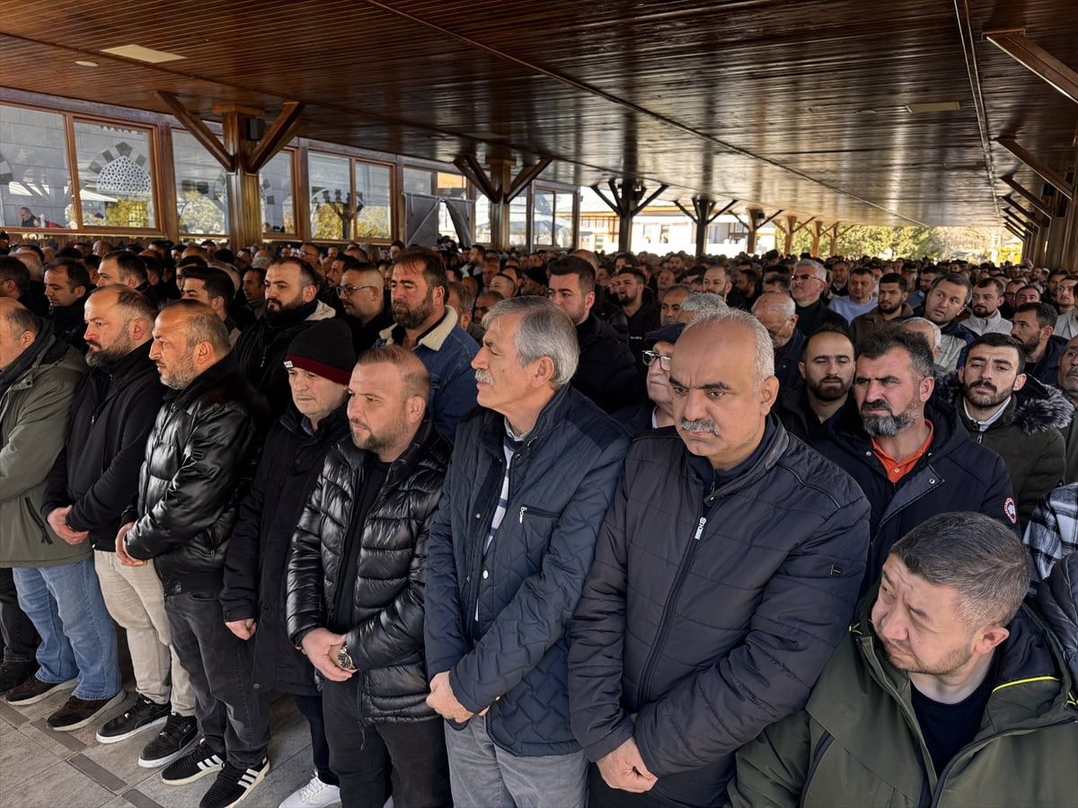 Aksaray'da eski eşi tarafından tabancayla öldürülen kadının cenazesi defnedildi.