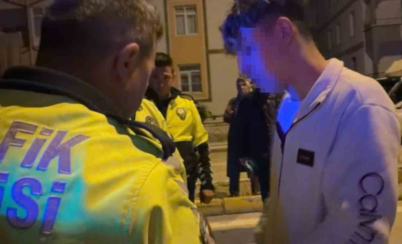 AKSARAY'DA YASAL SINIRIN 4 KATI ALKOL ALDIKTAN SONRA ARACINA BİNİP TRAFİĞE ÇIKAN GENÇ SÜRÜCÜ...