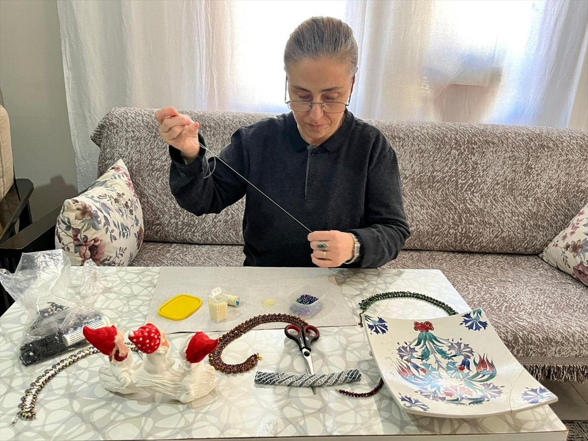 Aksaray'da yaşayan Şeyda Coşar, tırnağının çıkmaması üzerine başlayan süreçte teşhisi konulan deri...