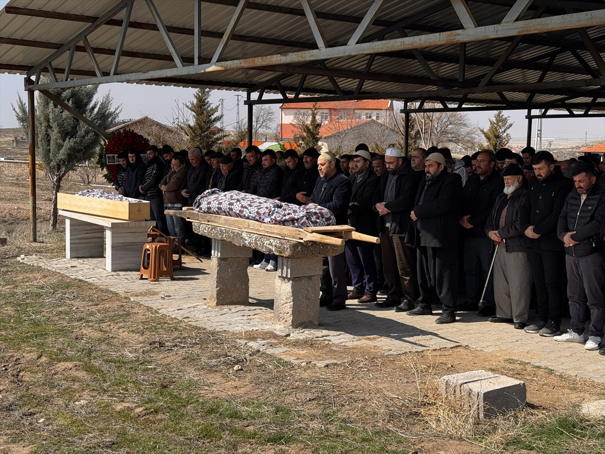 Aksaray'daki trafik kazasında hayatını kaybeden 2 kuzenin cenazeleri, köylerinde yan yana...