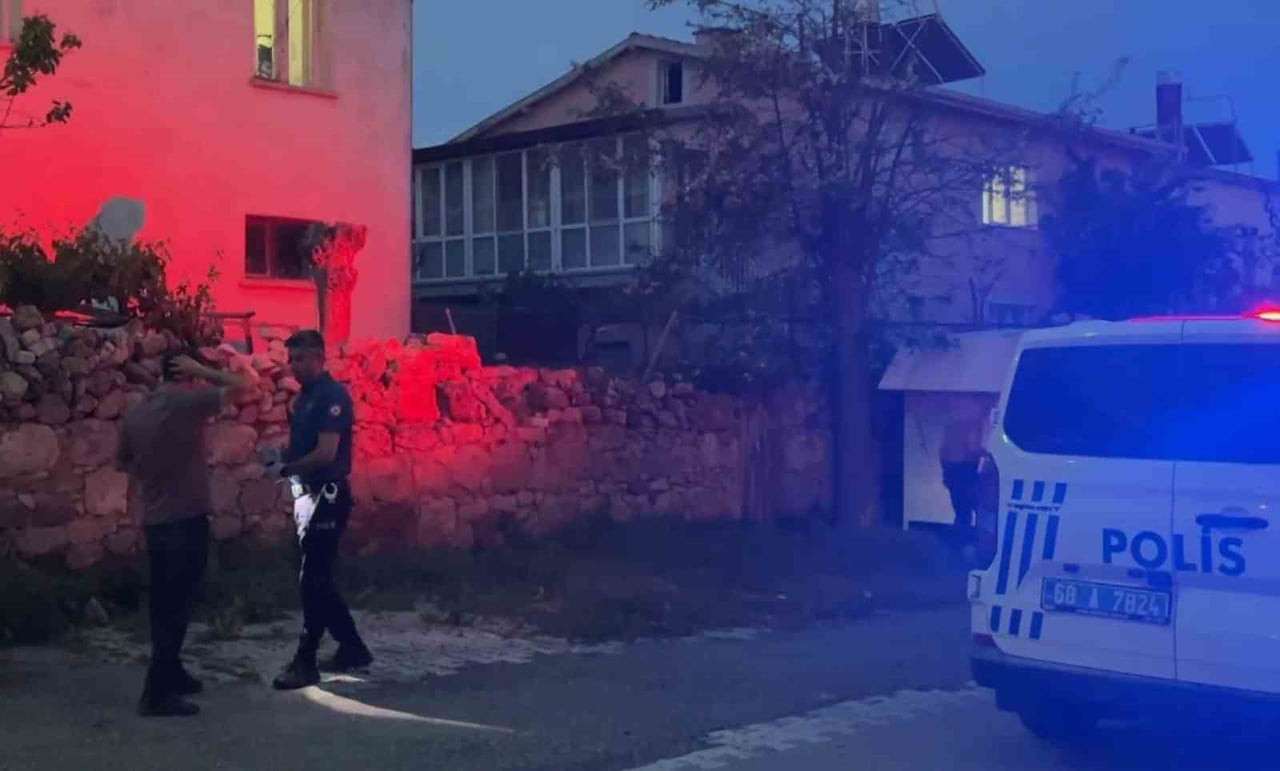 AKSARAY’DA ALKOL ALDIKTAN SONRA EVİNE GİDEN ADAM KARISINI TABANCAYLA ÖLDÜRMEKLE TEHDİT EDEREK...