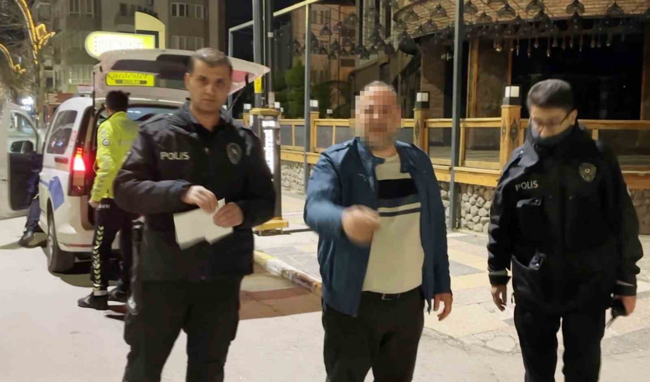 AKSARAY’DA DİREKSİYON BAŞINDA ALKOLLÜ OLARAK UYGULAMAYA TAKILAN SÜRÜCÜNÜN 1.16 PROMİL ALKOLLÜ...