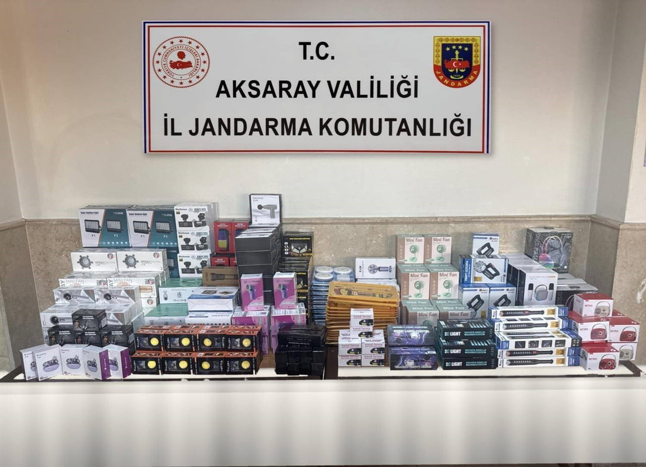 AKSARAY’DA KAÇAKÇILARA YÖNELİK OPERASYON DÜZENLEYEN JANDARMA 4 AYRI ADRESE BAKIN DÜZENLEDİ....