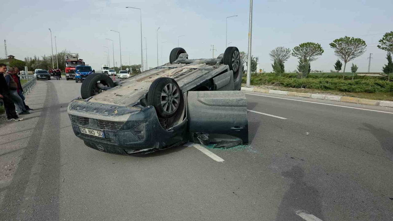AKSARAY’DA OTOMOBİL İLE HAFİF TİCARİ ARACIN ÇARPIŞMASI SONUCU MEYDANA GELEN TRAFİK KAZASINDA...