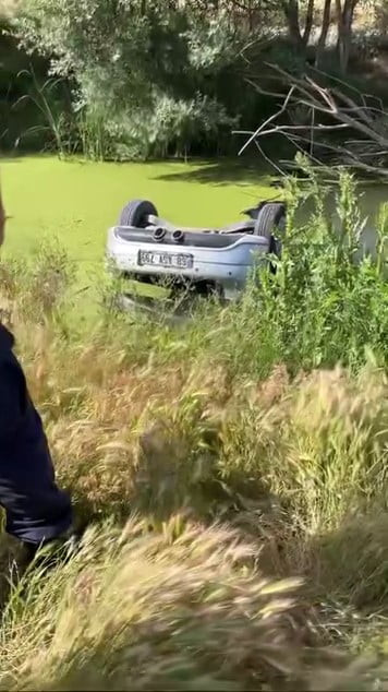 AKSARAY’DA SU DOLU DRENAJ KUYUSUNUN İÇİNE GÖMÜLÜ OLARAK BULUNAN OTOMOBİLİN İÇERİSİNDEN 2 CESET...