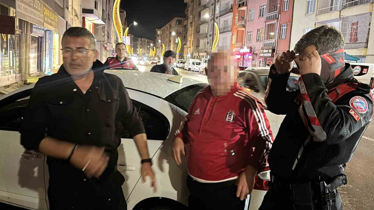 AKSARAY’DA YASAL SINIRIN 5 KATI ÜZERİNDE ALKOL ALDIKTAN SONRA TRAFİĞE ÇIKAN SÜRÜCÜ KAZA YAPINCA...