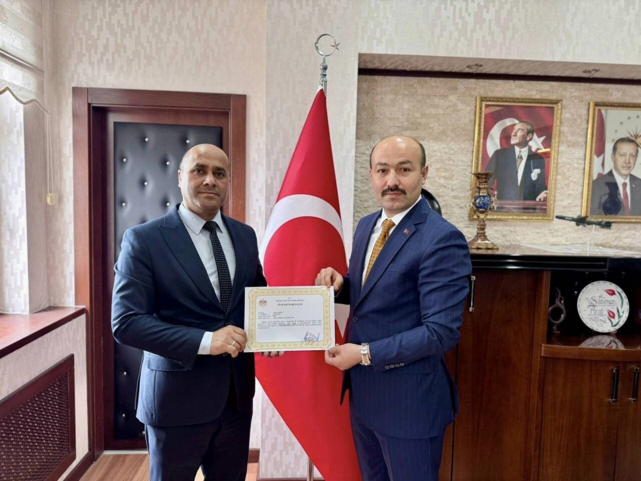 AKSARAY’IN GÜZELYURT İLÇESİNDE İLÇE KAYMAKAMI SÜLEYMAN ARAT (SAĞDA)  TARAFINDAN SAHADA ÖZVERİYLE...