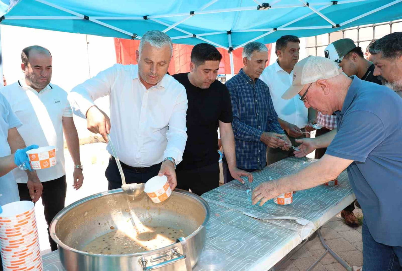 AKSU BELEDİYESİ, MUHARREM AYI DOLAYISIYLA CUMA NAMAZI ÇIKIŞINDA AKSU MERKEZ CAMİSİ’NDE...