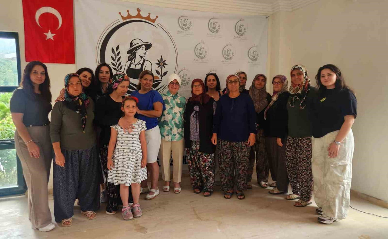 AKSU İLÇESİNE BAĞLI KARAÖZ MAHALLESİ'NDE KURULAN KADIN GİRİŞİMİ KOOPERATİFİ, İLK GENEL KURUL...