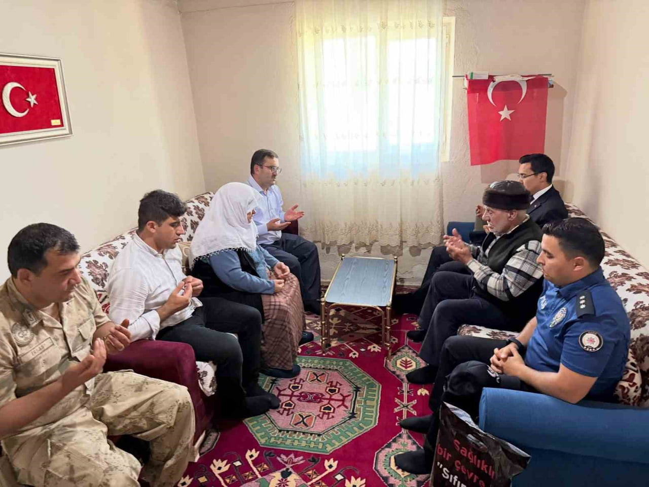 AKYAKA'DA 15 TEMMUZ'DA ŞEHİT AİLELERİ VE GAZİLERE VEFA ZİYARETİ(KARS-İHA)