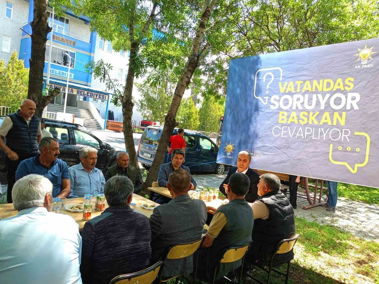 AKYAKA’DA HALKLA BULUŞMA: BAŞKAN ERGÜDER TOPTAŞ VATANDAŞLARIN SORULARINI TEK TEK...