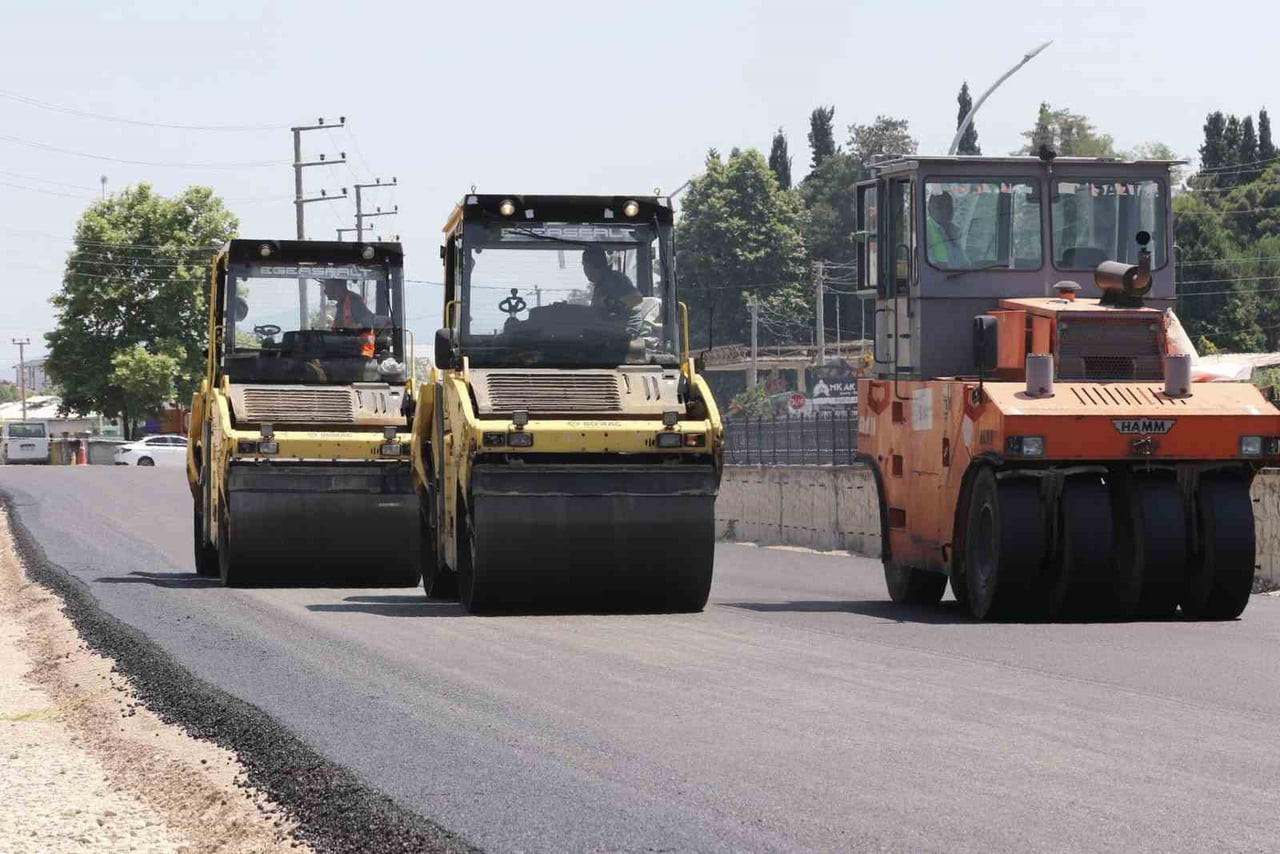 AKYAZI BELEDİYESİ'NİN İLÇEYE YENİ BİR ULAŞIM AKSI KAZANDIRACAK KARACASU DERESİ ÇEVRE DÜZENLEME...