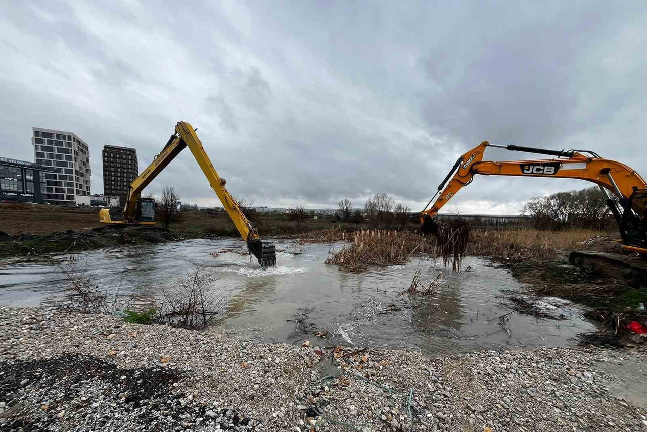 AKYURT İLÇESİNDE YER ALAN ÇUBUK DERESİ, SAĞANAK NEDENİYLE TAŞTI. SUYUN KONTROL ALTINA ALINMASI...