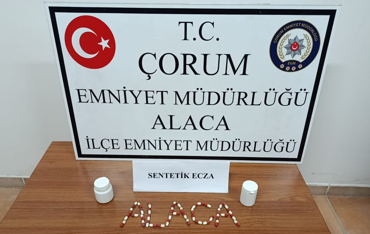 ALACA İLÇE EMNİYET MÜDÜRLÜĞÜ EKİPLERİ TARAFINDAN 65 ADET SENTETİK ECZA HAPI ELE GEÇİRİLDİ. KONUYLA...