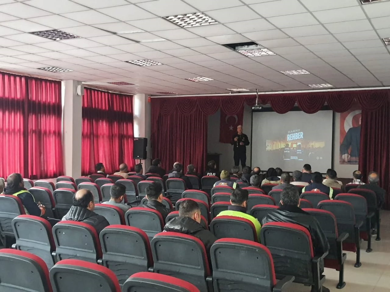 ALACAKAYA İLÇESİNDE NARKOTİK SUÇLARLA MÜCADELE EĞİTİMİ