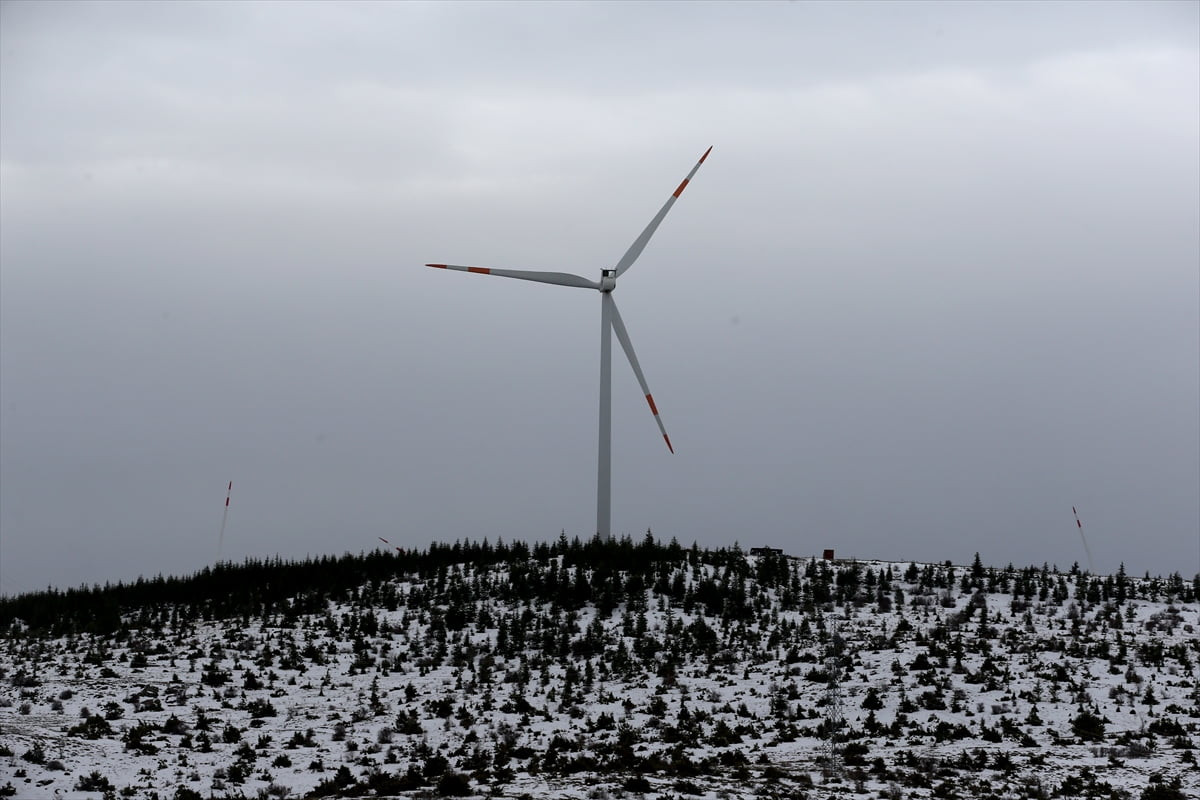 Aladağlar'ın Kayseri'nin Yahyalı ilçesi sınırlarında kalan bölgesinde kar yağışının ardından...