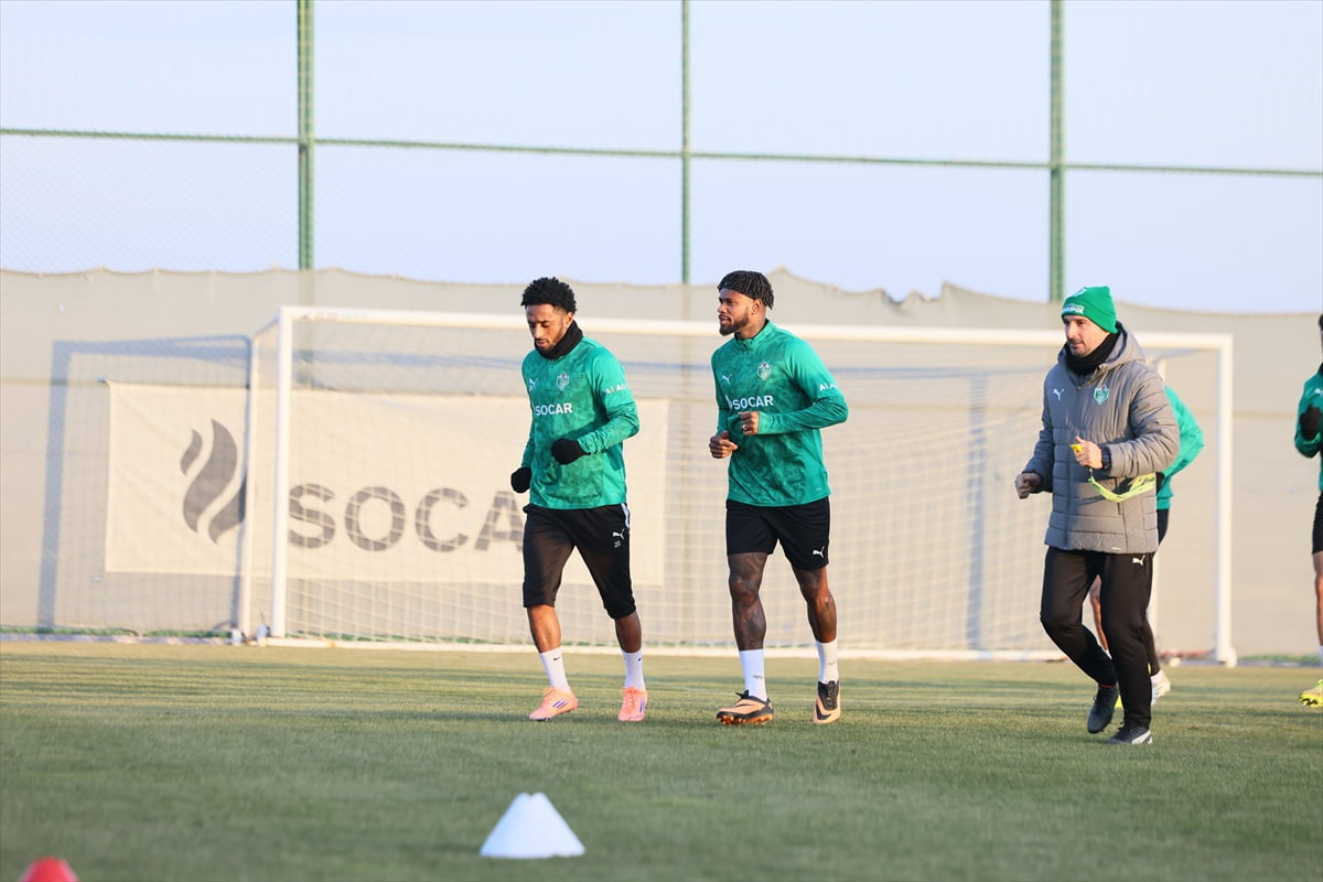 Alagöz Holding Iğdır FK, SMS Grup Sarıyer maçının hazırlıklarını yaptığı antrenmanla...