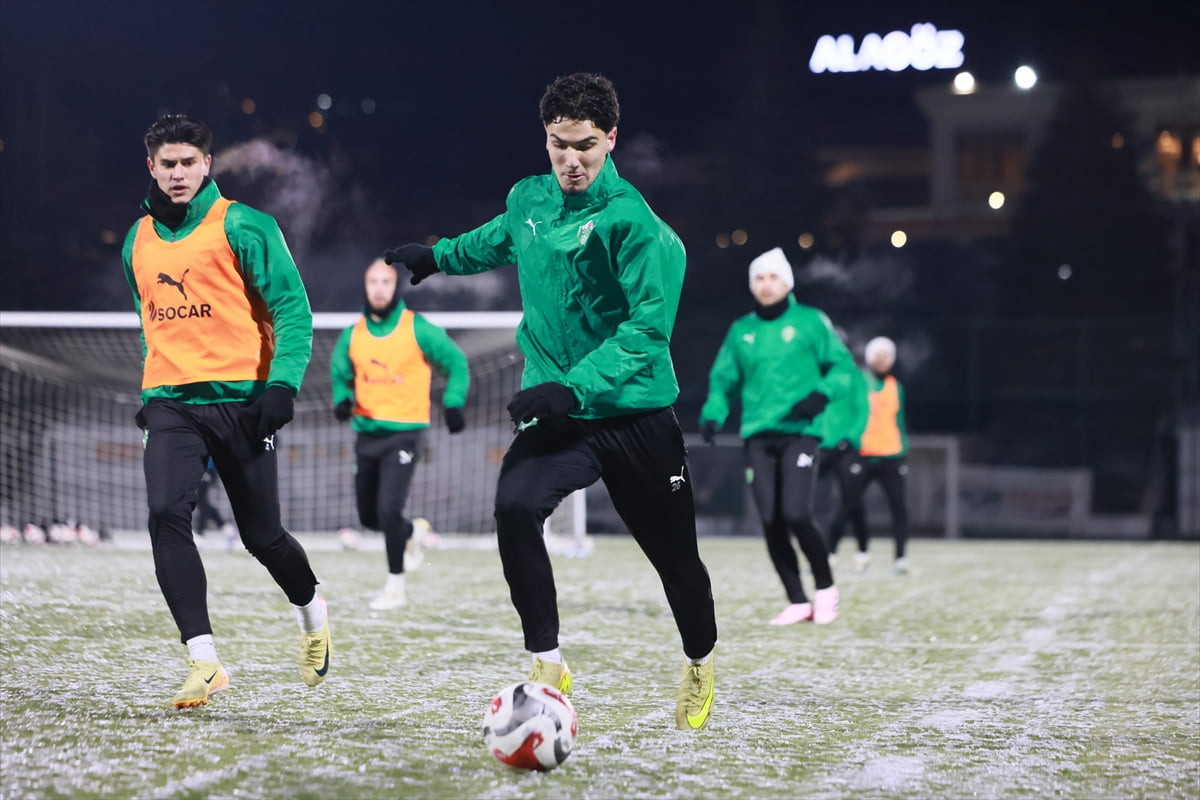 Alagöz Holding Iğdır FK, Trendyol 1. Lig'in 20. haftasında deplasmanda SMS Grup Sarıyer ile...