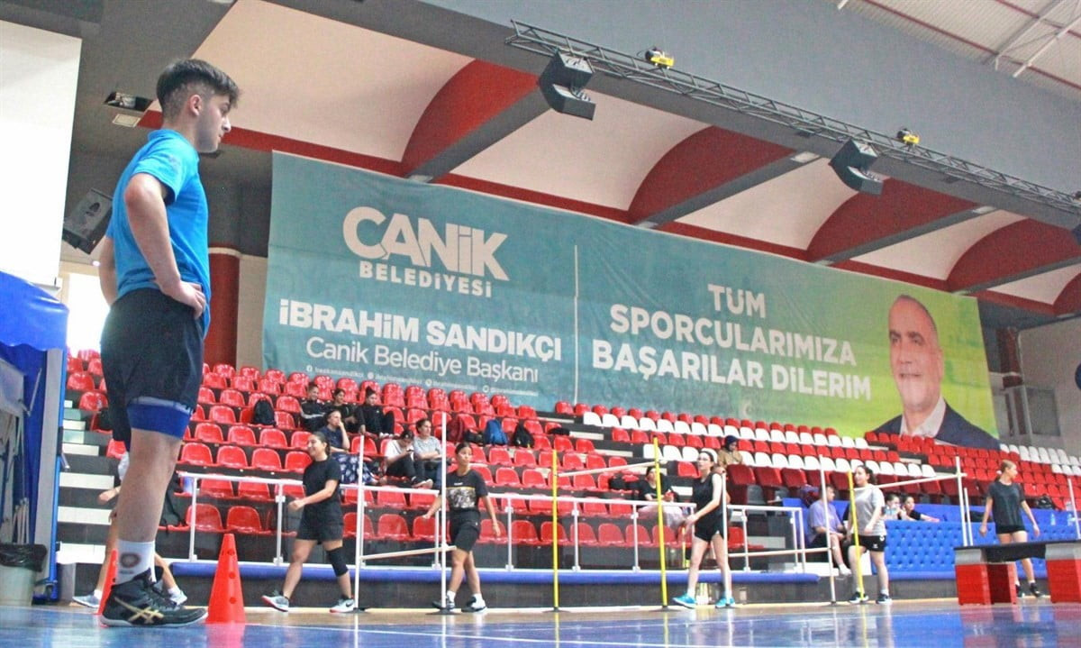 ALANINDA UZMAN EĞİTMENLER VE ANTRENÖRLER EŞLİĞİNDE GERÇEKLEŞTİRİLEN KURSLARDA SINAVLARA GİRECEK...