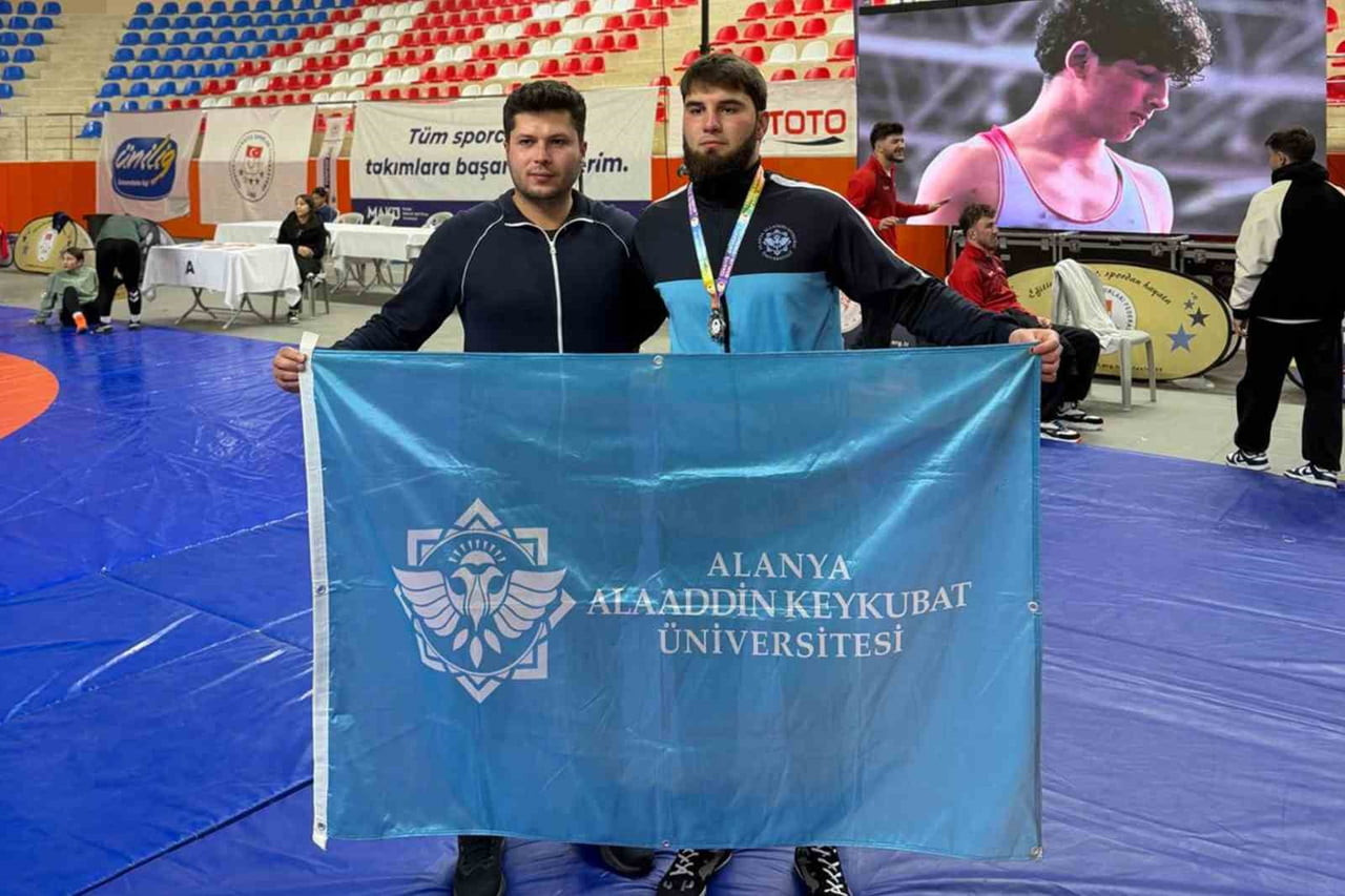 ALANYA ALAADDİN KEYKUBAT ÜNİVERSİTESİ (ALKÜ) ÖĞRENCİSİ AİDAMİR IBAVOV, ÜNİLİG YEŞİLAY TÜRKİYE...