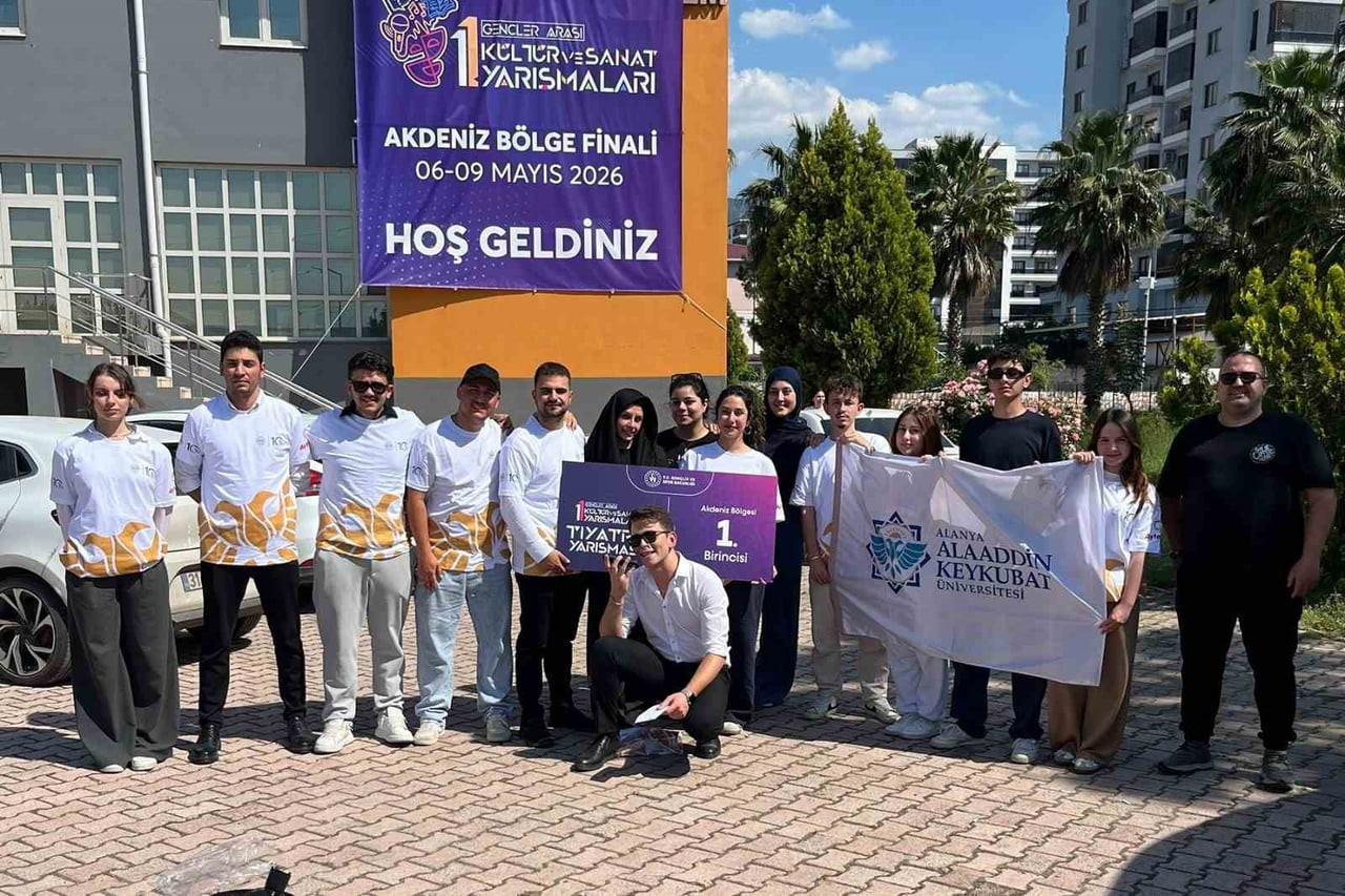 ALANYA ALAADDİN KEYKUBAT ÜNİVERSİTESİ (ALKÜ) TİYATRO TOPLULUĞU, TARAFINDAN SAHNELENEN “NASILSIN?”...