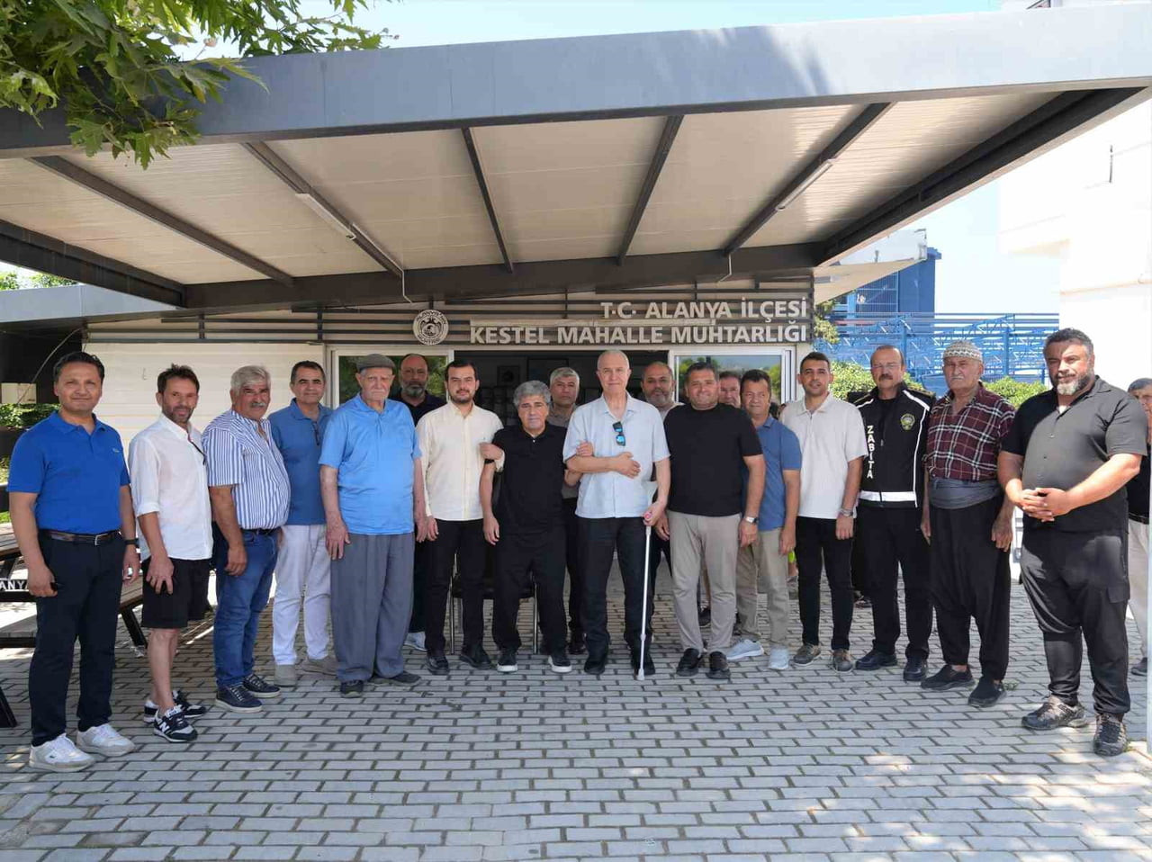 ALANYA BELEDİYE BAŞKANI OSMAN TARIK ÖZÇELİK, KESTEL MAHALLE MUHTARLIĞI'NDA MAHALLE SAKİNLERİYLE...