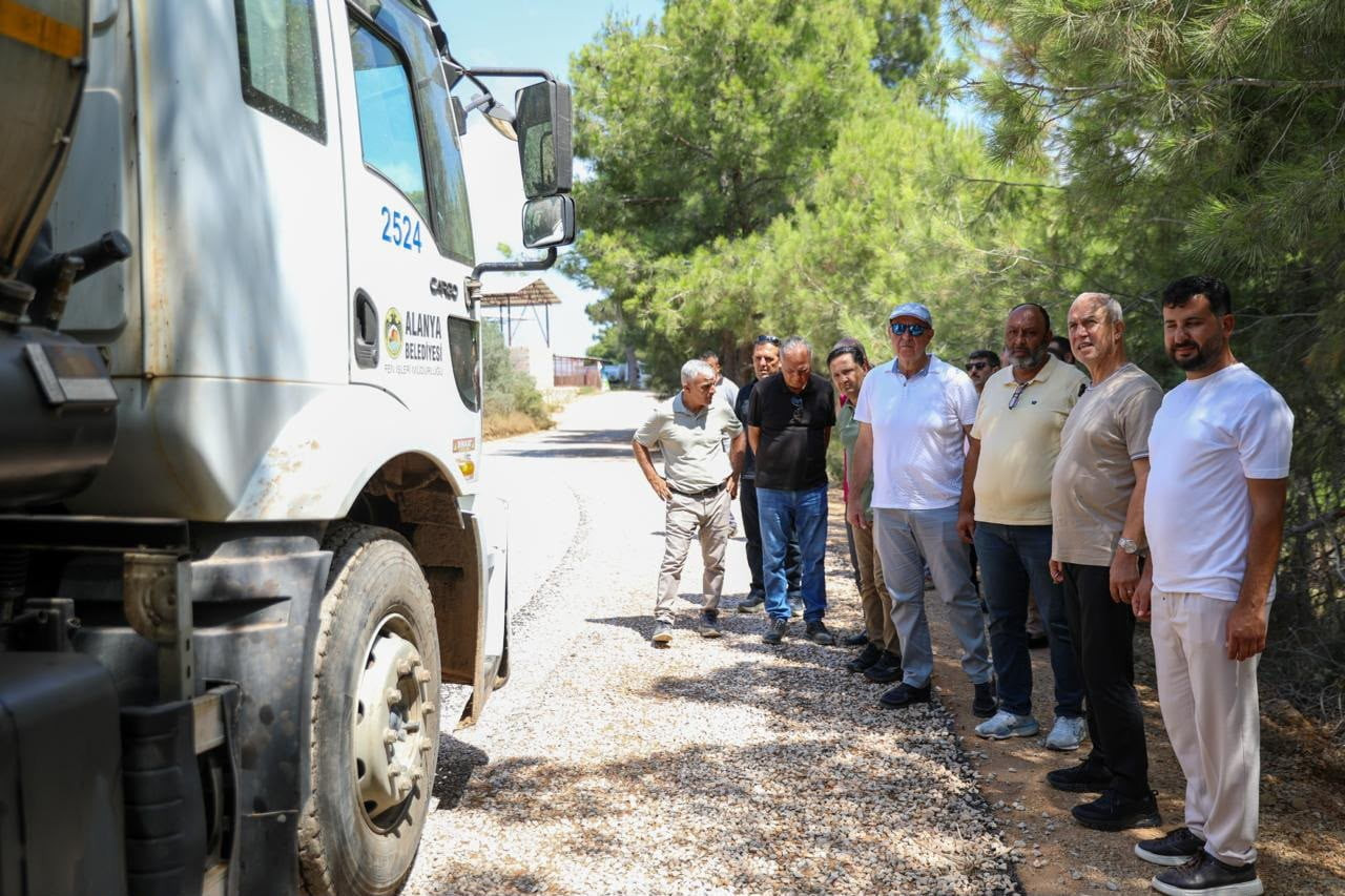 ALANYA BELEDİYE BAŞKANI OSMAN TARIK ÖZÇELİK, OKURCALAR MAHALLESİ TEPESIRTI MEVKİİ'NDE DEVAM EDEN...