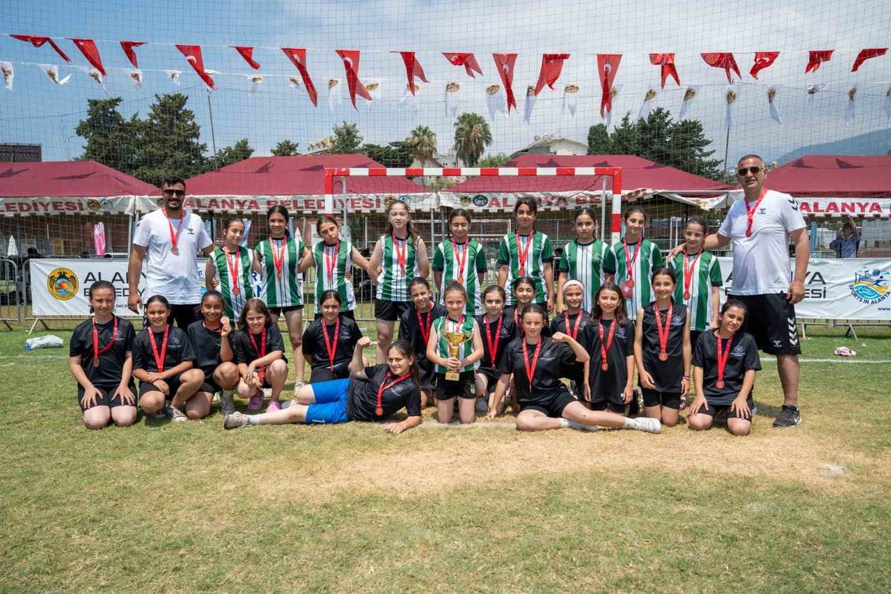 ALANYA BELEDİYESİ İLE TÜRKİYE HENTBOL FEDERASYONU İŞ BİRLİĞİNDE DÜZENLENEN 31. AÇIK ALAN RAMAZAN...
