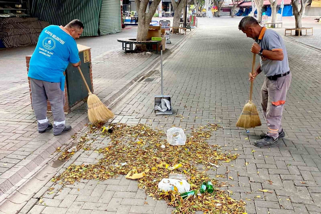 ALANYA BELEDİYESİ TEMİZLİK İŞLERİ MÜDÜRLÜĞÜ EKİPLERİ, VATANDAŞLARIN BAYRAMI TEMİZ VE SAĞLIKLI BİR...