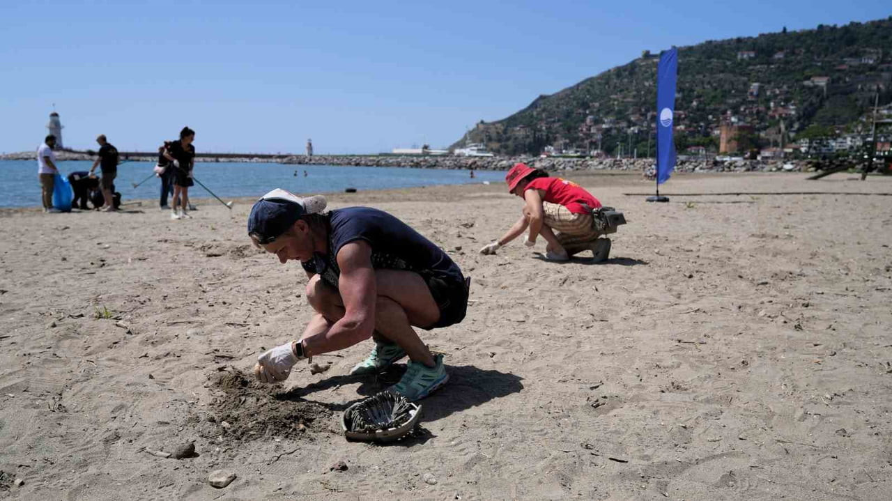 ALANYA BELEDİYESİ VE ALANYA ROTARY KULÜBÜ İŞ BİRLİĞİYLE DÜZENLENEN “DİP DENİZ TERTEMİZ” ETKİNLİĞİ...