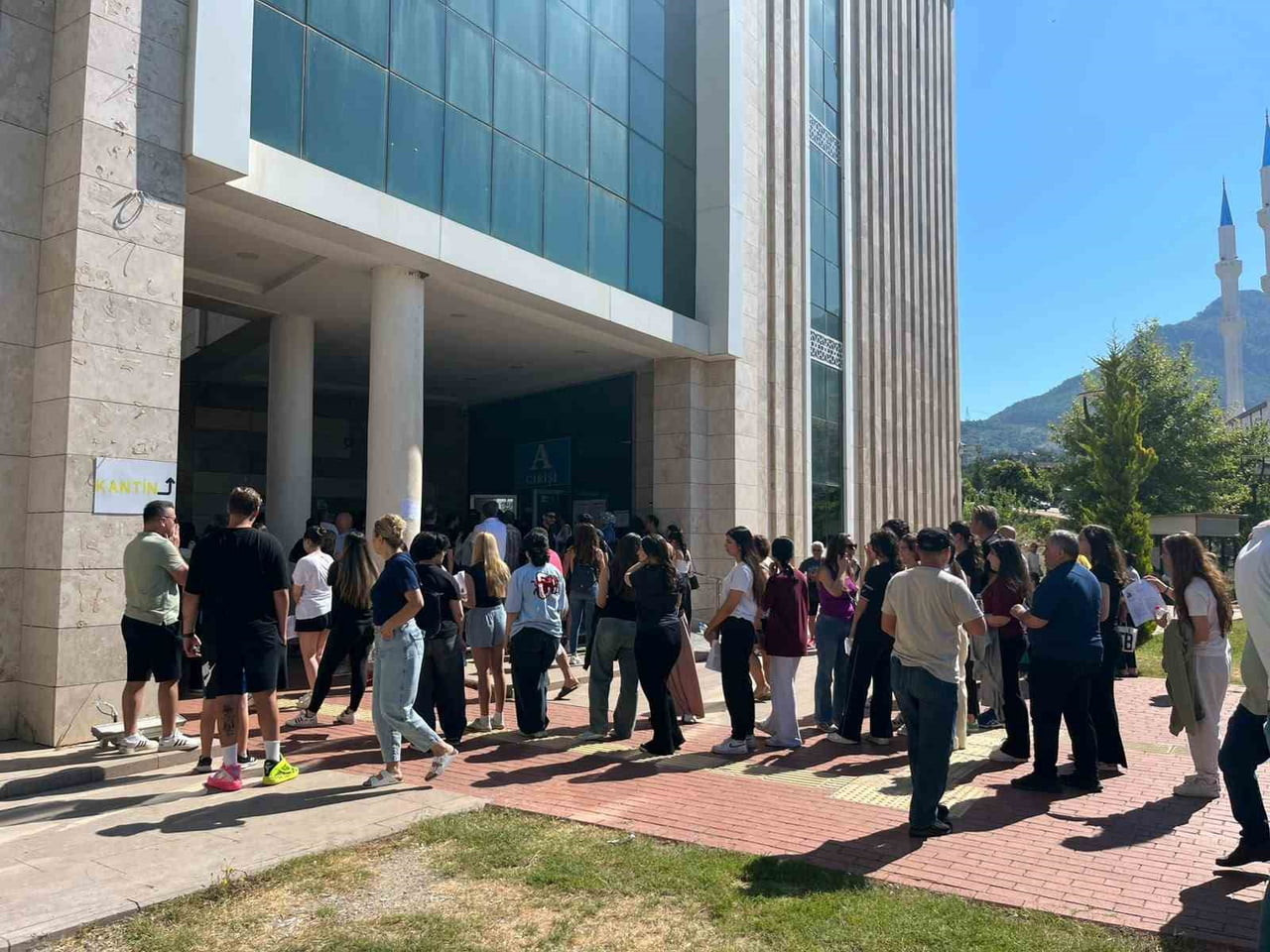 ALANYA'DA 5 BİN 994 ÖĞRENCİ AYT HEYECANI YAŞIYOR